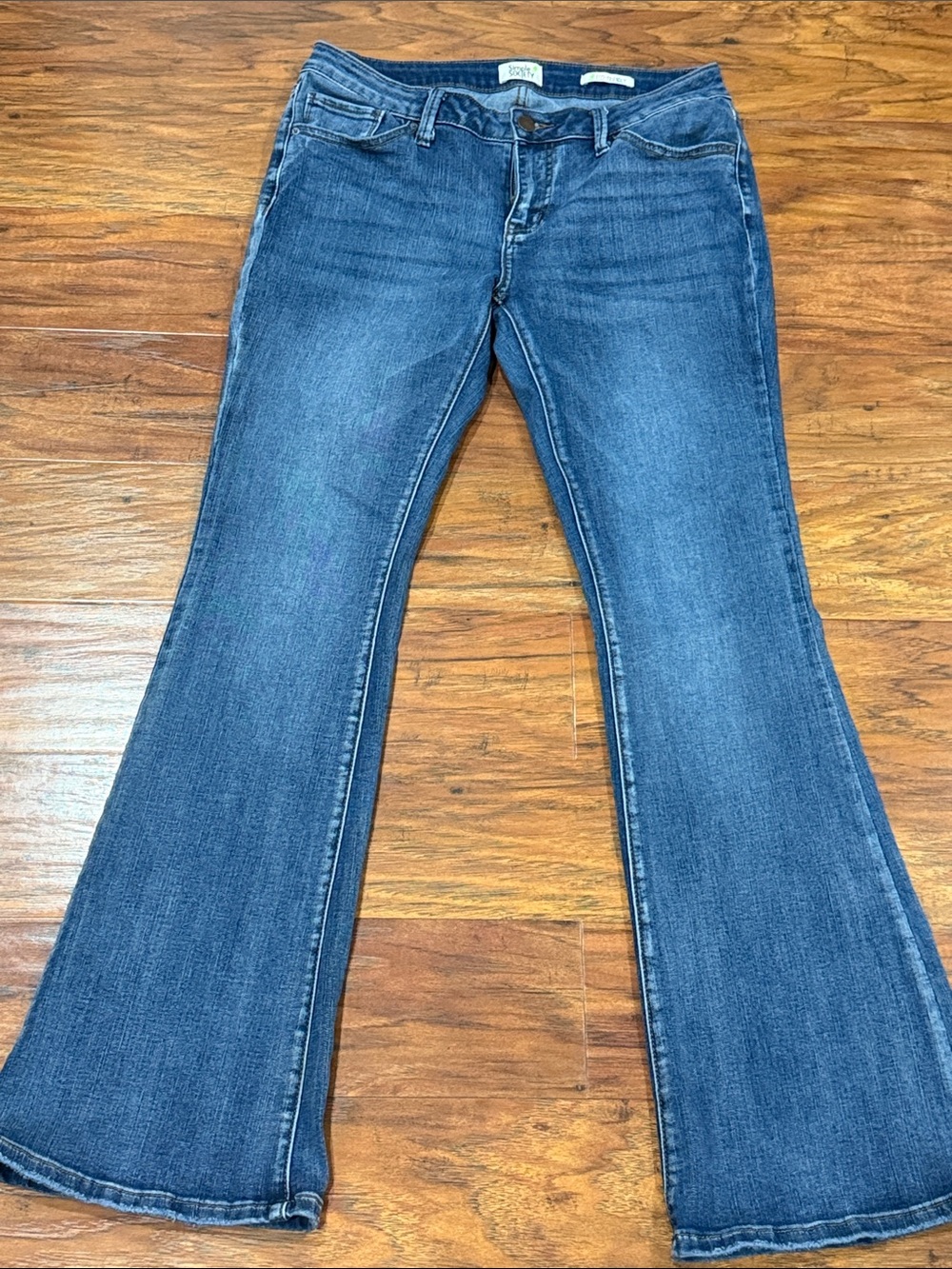 Women's Blue Flare Jeans — Classic Flared Denim